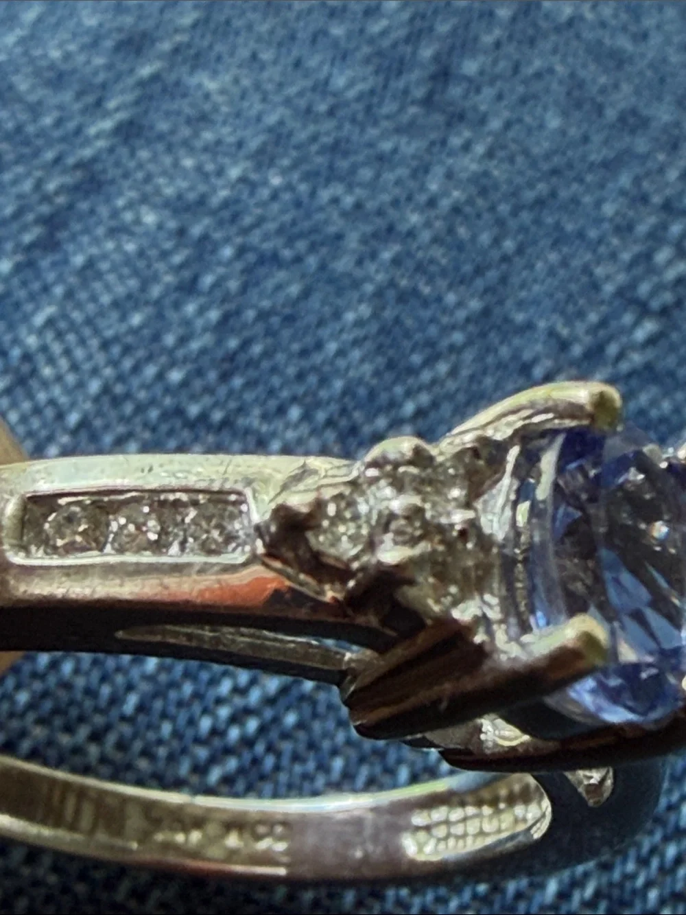 14KT WHITE GOLD  Lavender Sapphire Ring with Side diamonds